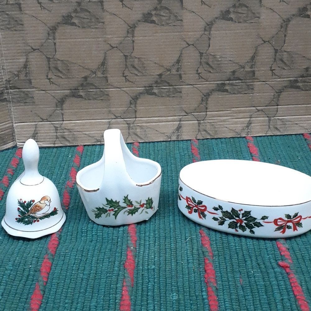 holly berry  Christmas accents for all rooms-3-pc bundle